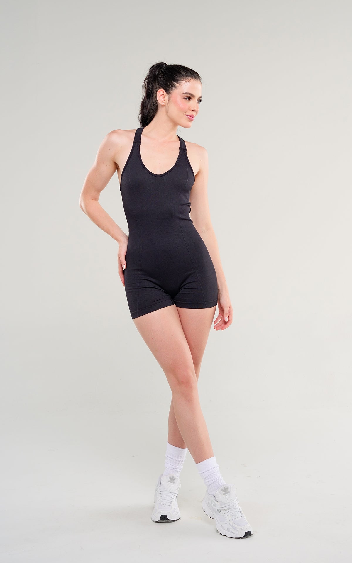 ENTERIZO CORTO RENACIMIENTO NEGRO CON RUCHING