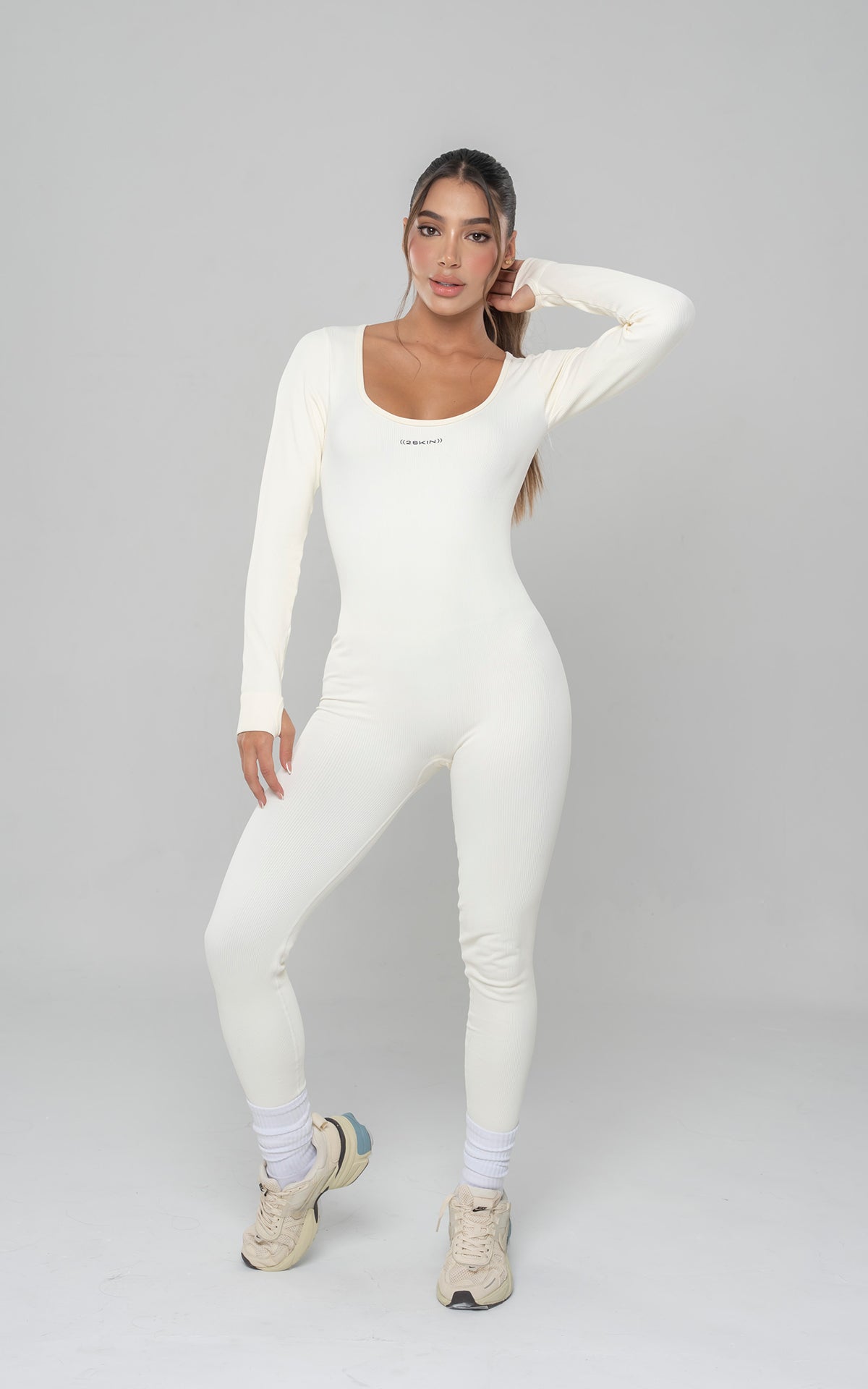 ENTERIZO LARGO ALMA CON RUCHING CREMA 1.jpg
