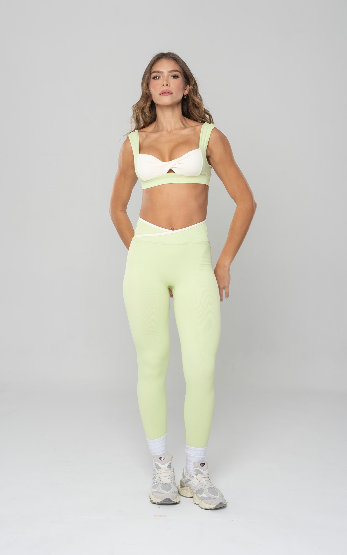 LEGGING VENTO PISTACHO 1.png
