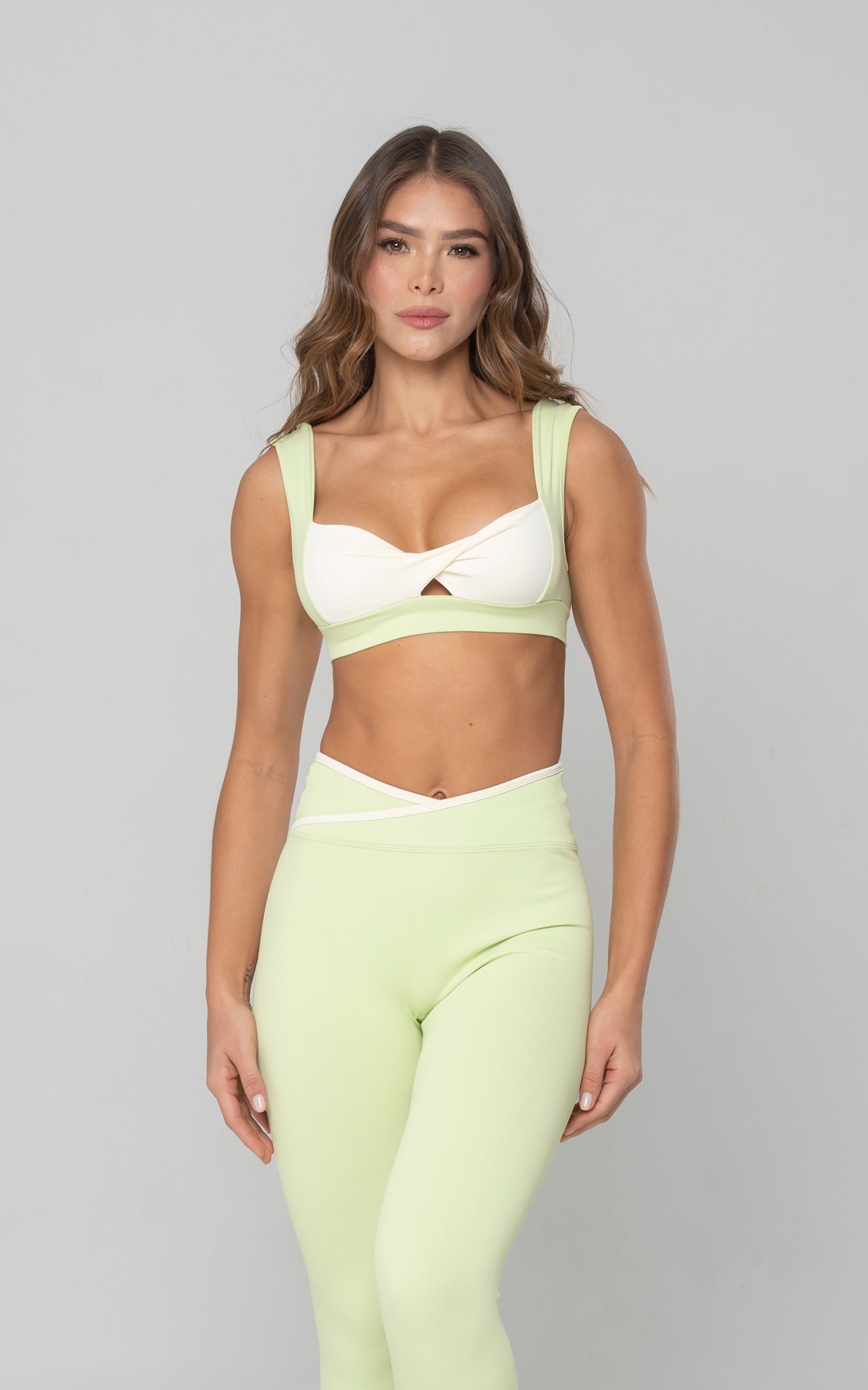 LEGGING VENTO PISTACHO 4.png