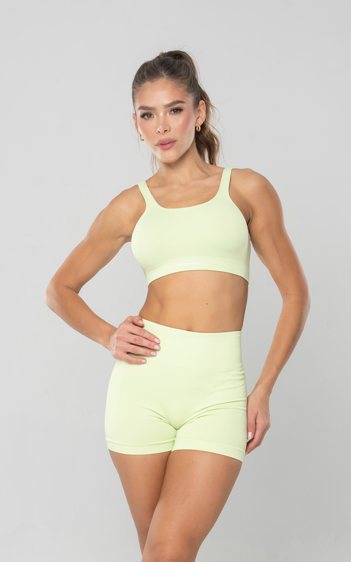 MINI SHORT LUCE PISTACHO 1_.png