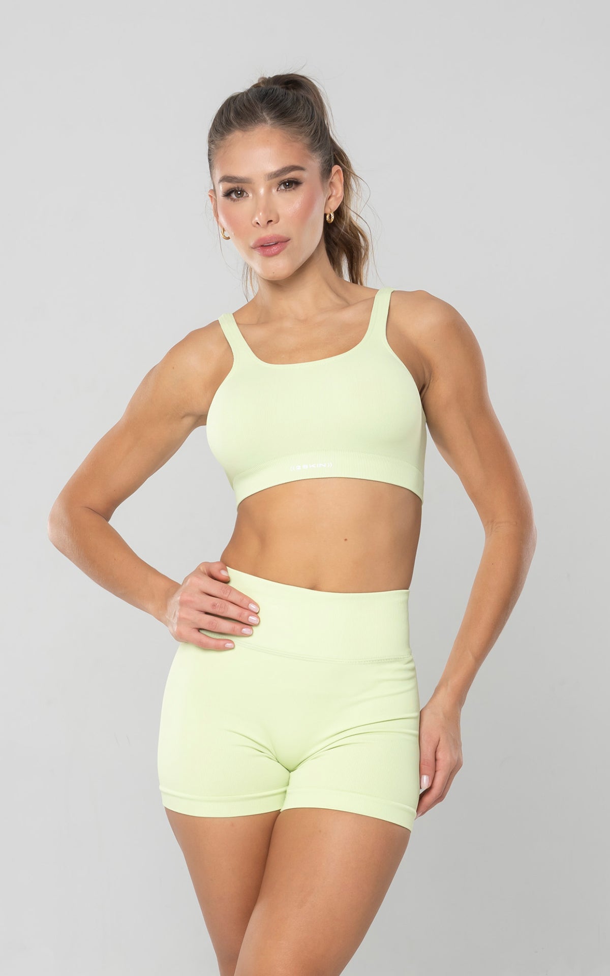 SHORT LIDA CON RUCHING PISTACHIO 1.jpg