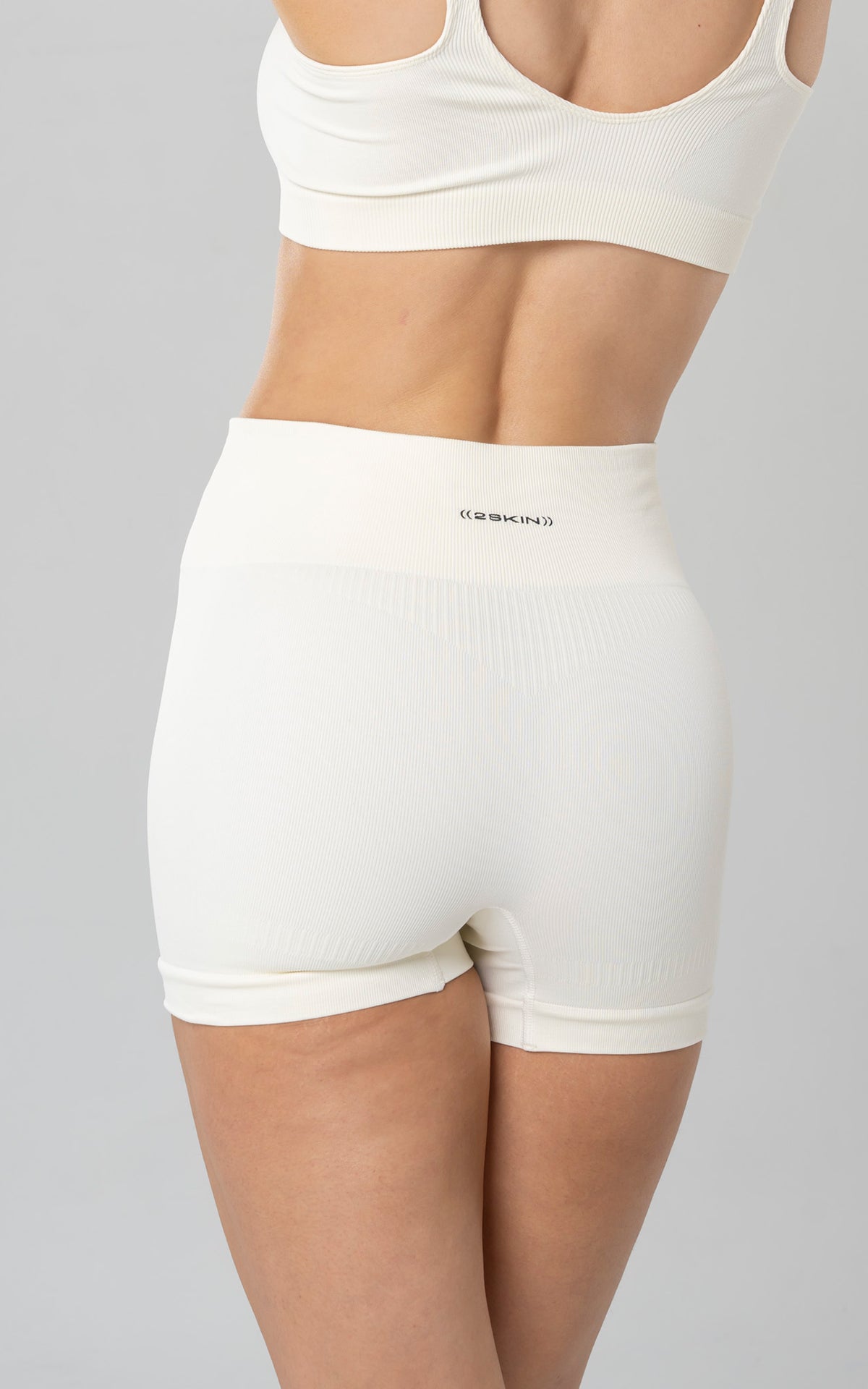 SHORT LUCE CREMA 4.jpg