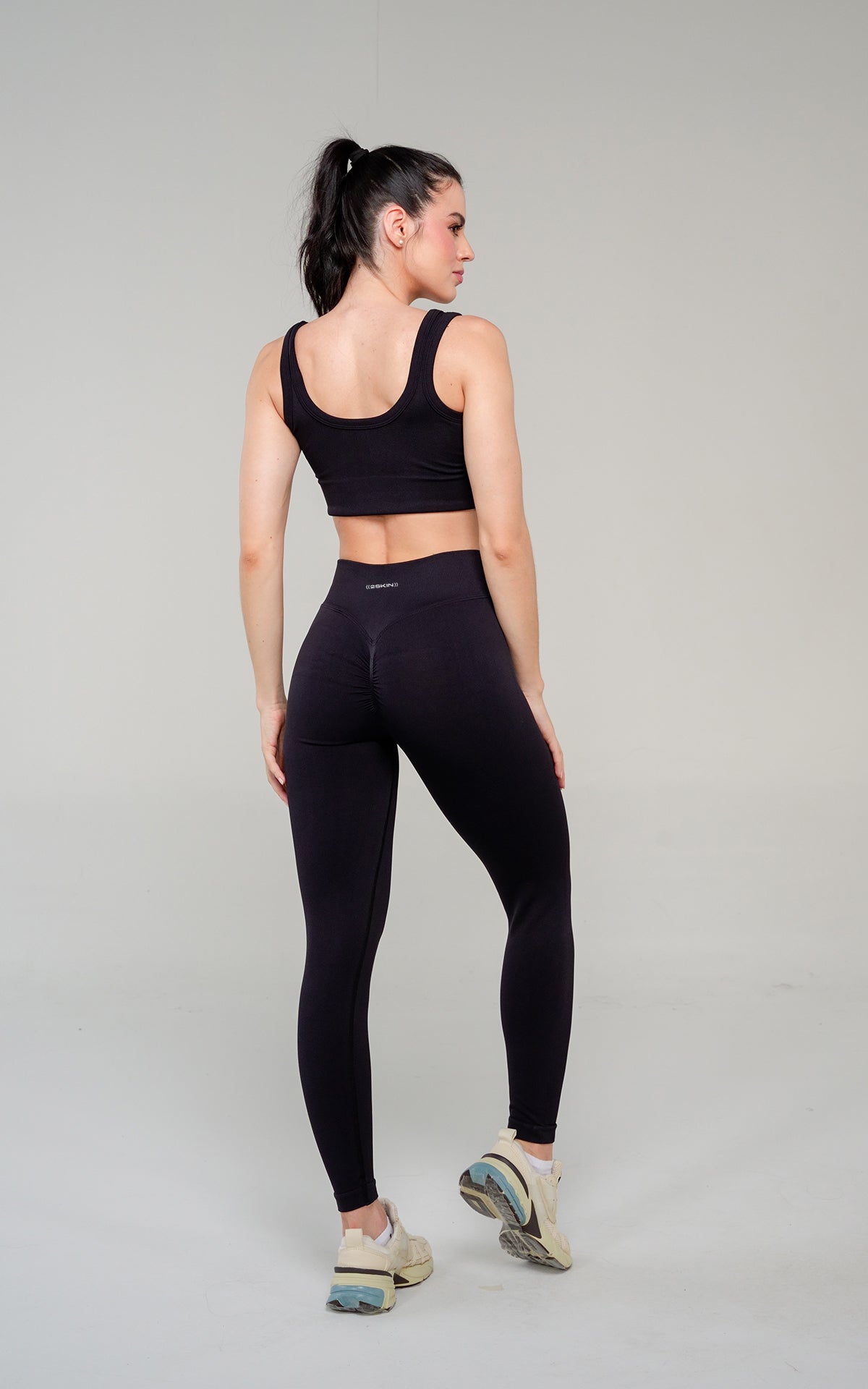 TOP BAUHAUS NEGRO