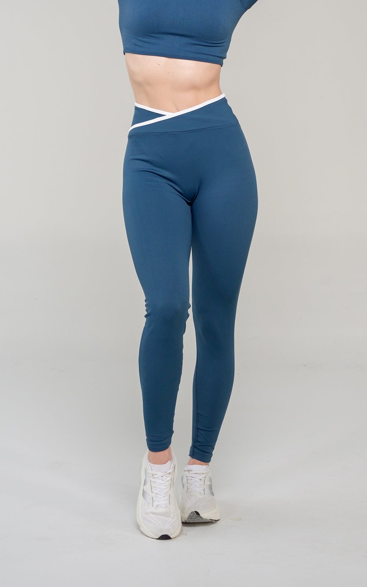 LEGGINGS SUPREMA AZUL SESGO BLANCO