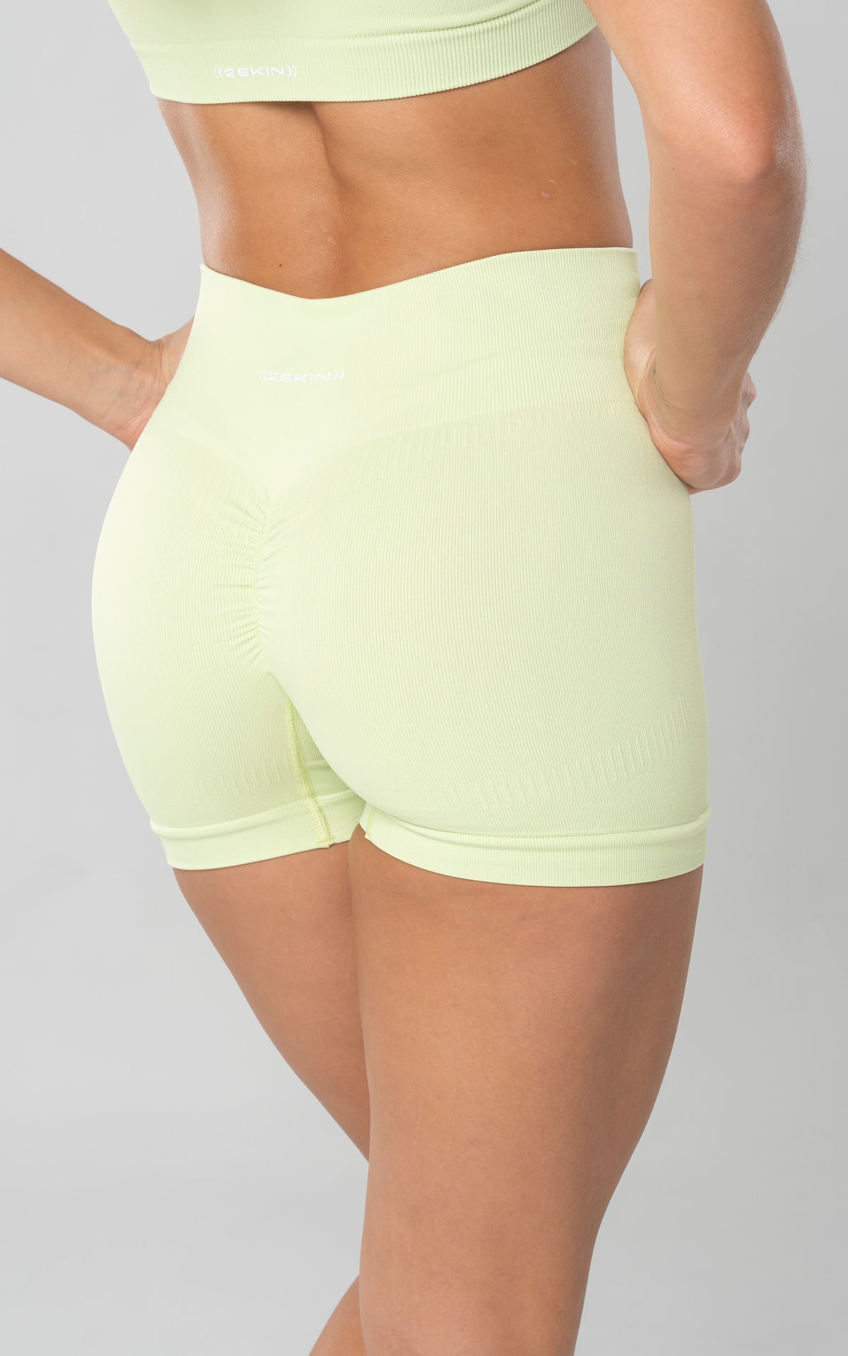 SHORT LUCE CON RUCHING PISTACHIO 4.jpg