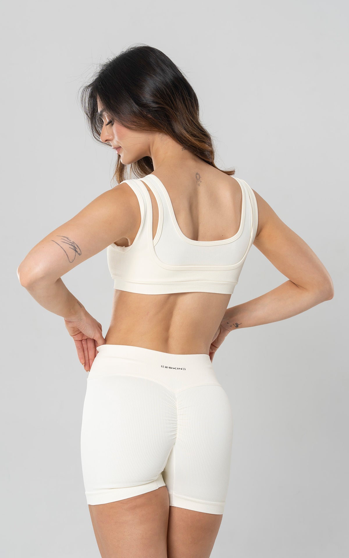 SHORT PALMA CON RUCHING CREMA 3.jpg