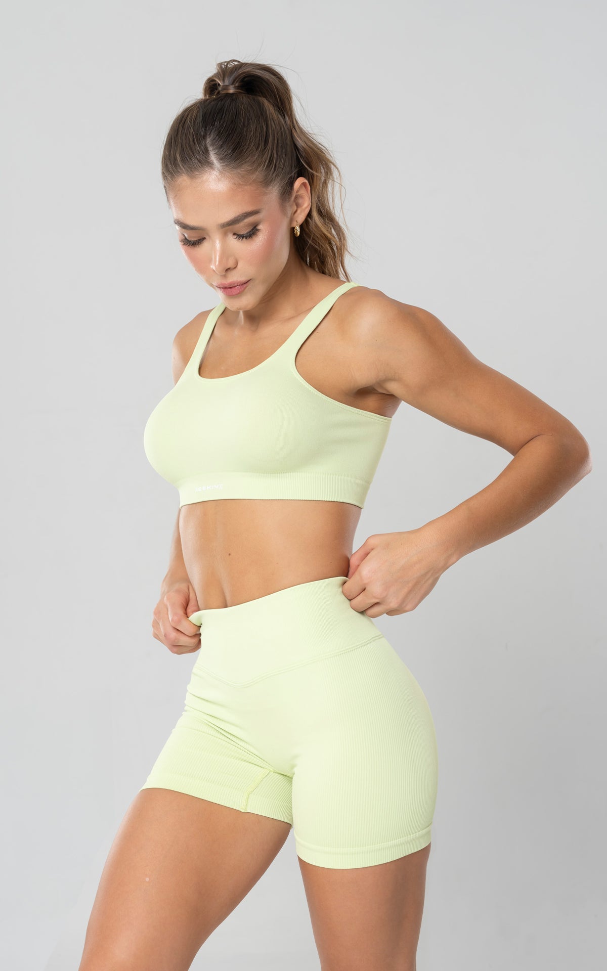 SHORT PALMA CON RUCHING  PISTACHIO 2.jpg