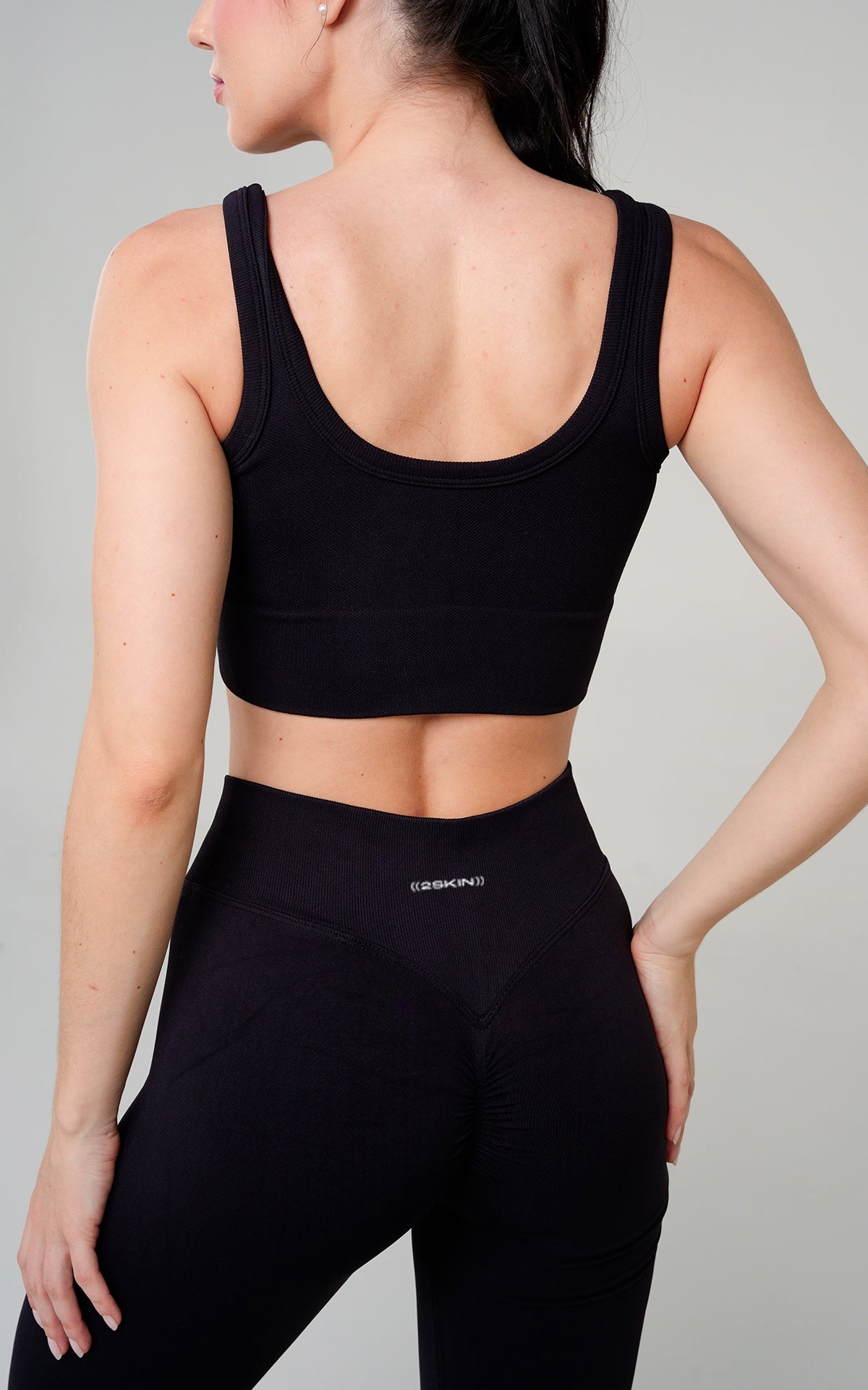 TOP BAUHAUS NEGRO